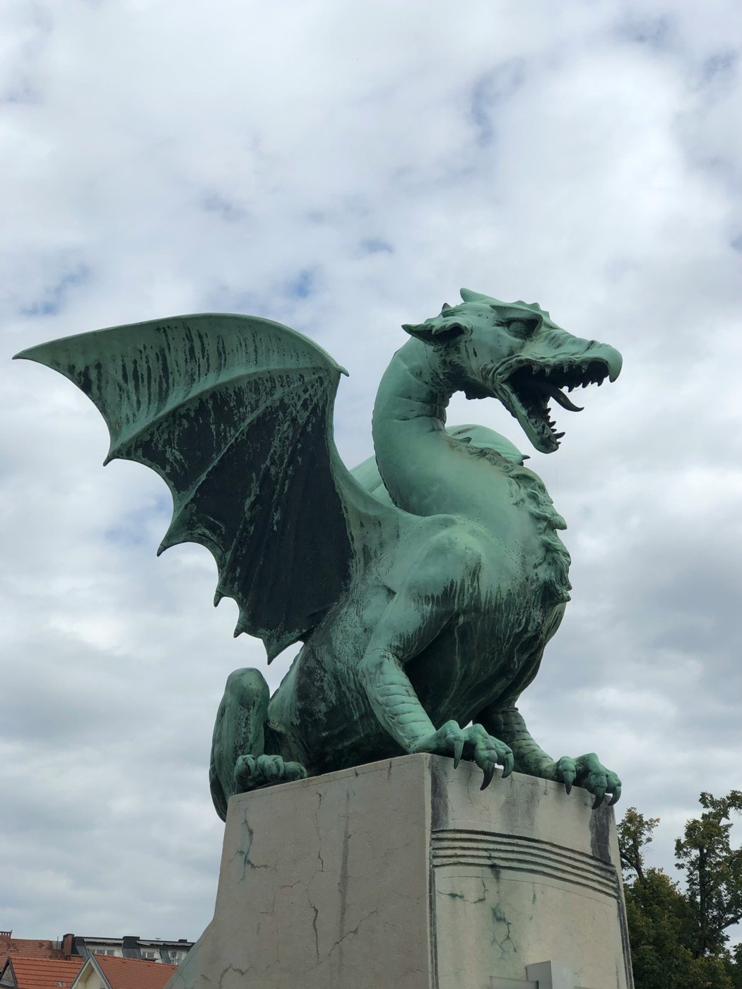 Ljubljana Ejderha Köprüsü heykeli